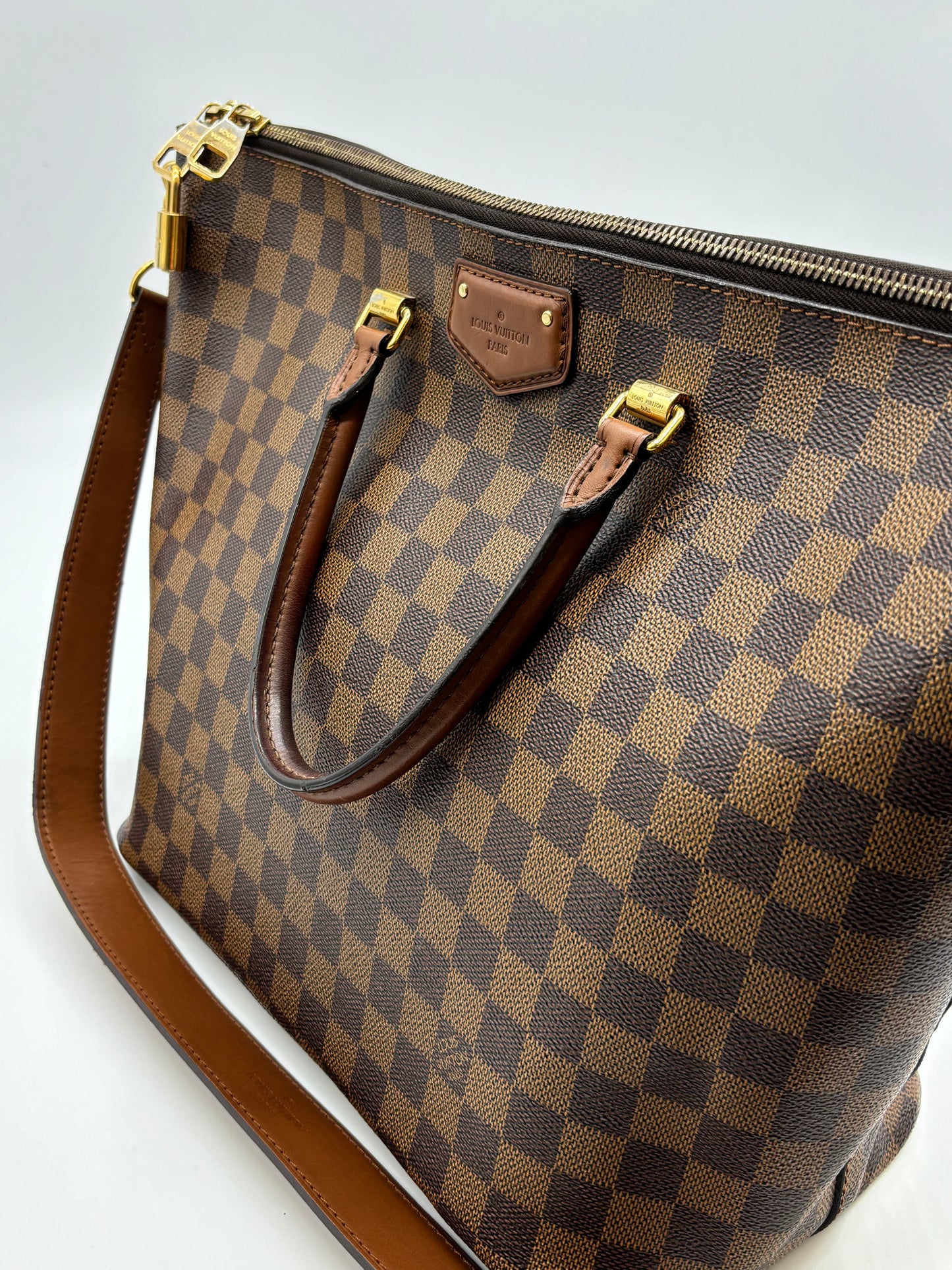 LOUIS VUITTON 
Damier Ebene Belmont